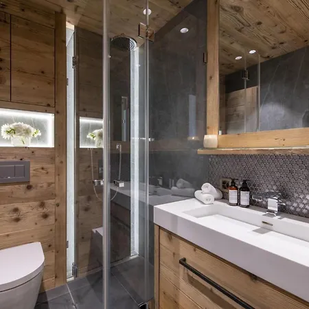 Appartement Snowy Escape: Chalet Nestled In *