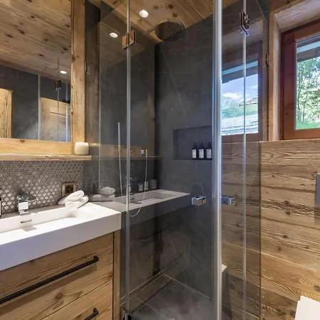 Snowy Escape: Chalet Nestled In Mayrhofen
